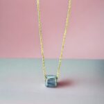 Κολιέ Peebls Cube Iridescent Greenblue Gold