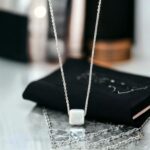 Κολιέ Peebls Cube Iridescent White Silver