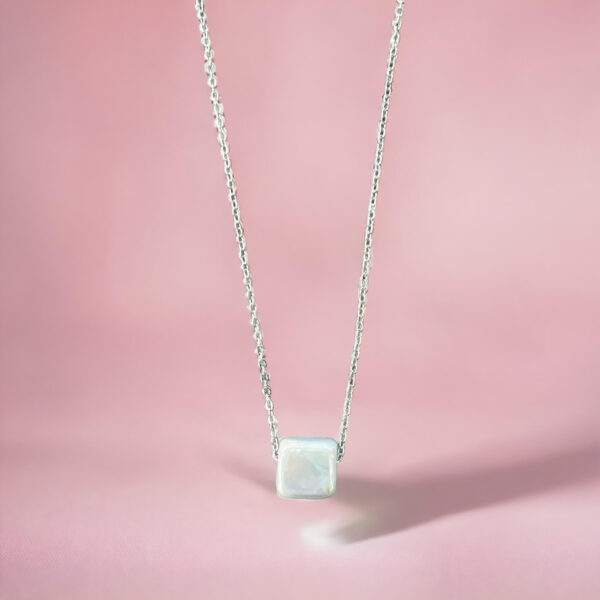 Κολιέ Peebls Cube Iridescent White Silver
